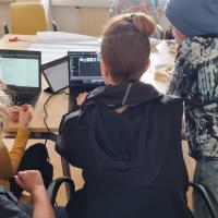 Kinder testen Software mit Artificial Museum und gold extra für das Forschungsprojekt AR Communities