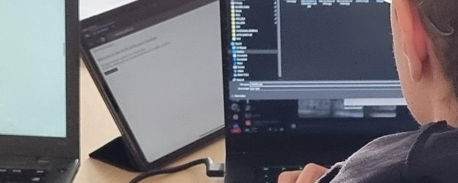 Kinder testen Software mit Artificial Museum und gold extra für das Forschungsprojekt AR Communities