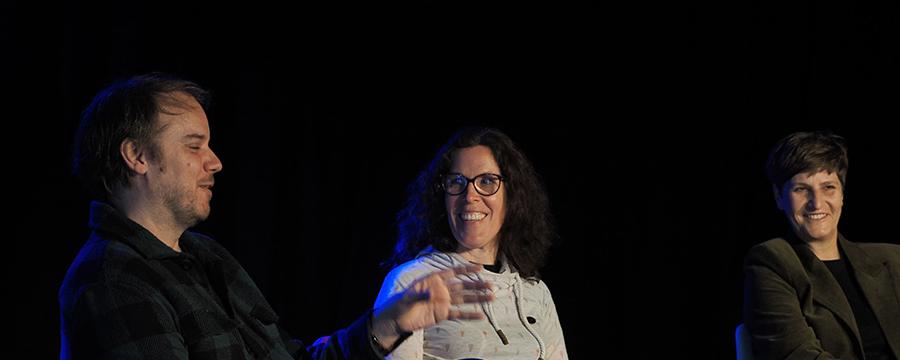 Tobias Hammerle, Sonja Prlic und Gertrud Fischbacher diskutieren beim Kulturfrühstück zum Thema KI